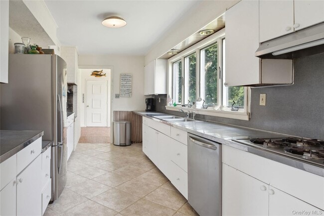 Building Photo - 33 Beach Rd