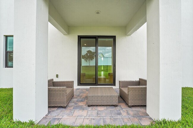 Building Photo - 2006 NE Ocean Dunes Dr