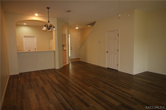Building Photo - 1600 W Spring Meadow Loop