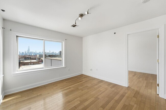 Building Photo - 5509 Madison St