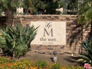 Building Photo - 5530 Owensmouth Ave