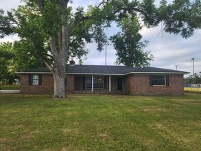Building Photo - Charming 3BR Home with a Touch of Country in Dasher!
