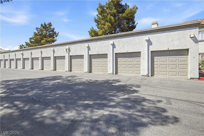 Building Photo - 315 Seine Way