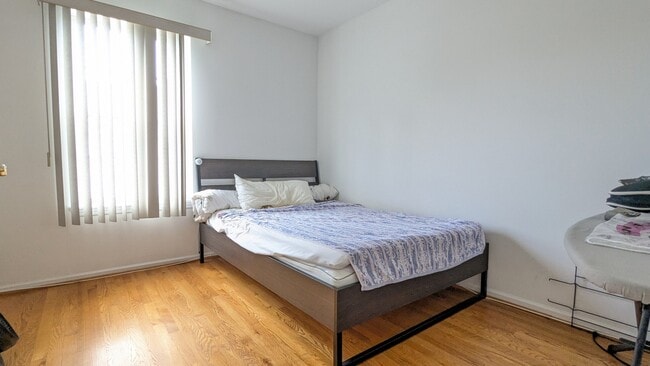 Building Photo - 852 S Insignia Ct