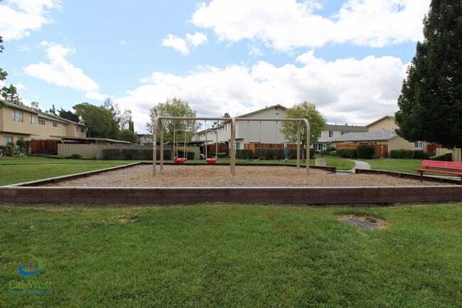 Building Photo - $2,895 Cute cozy 2/1 Condominium in South ...