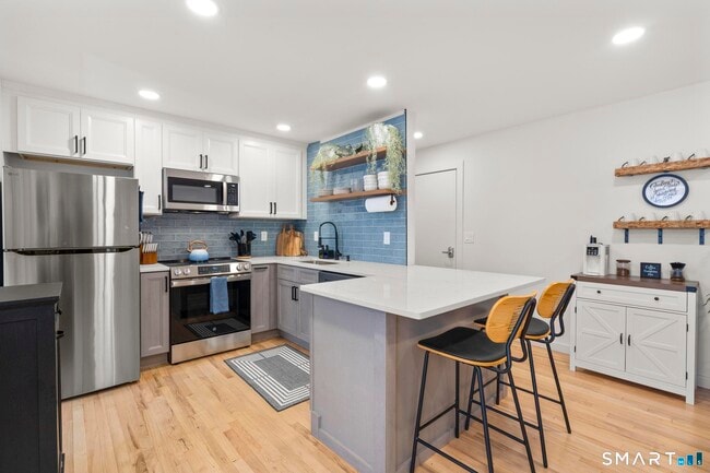 Building Photo - 1742 Boston Post Rd