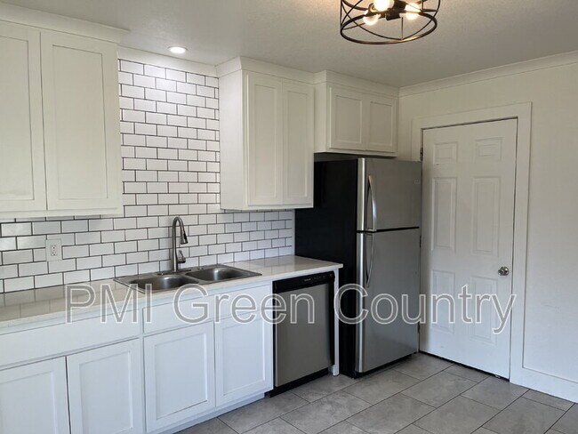 Building Photo - 4326 S Owasso Ave
