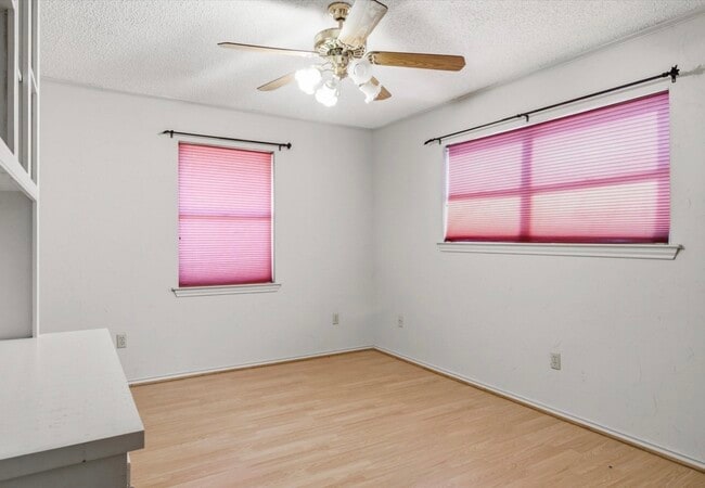 Building Photo - 716 S Houston St