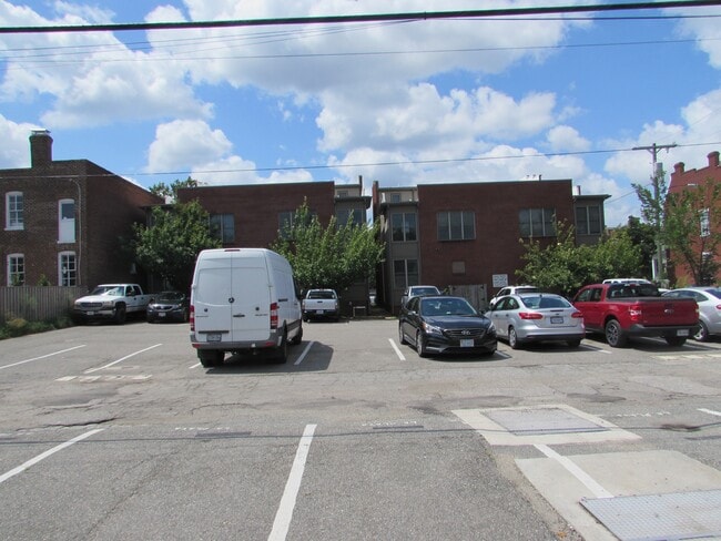 Building Photo - 2628 W Grace St