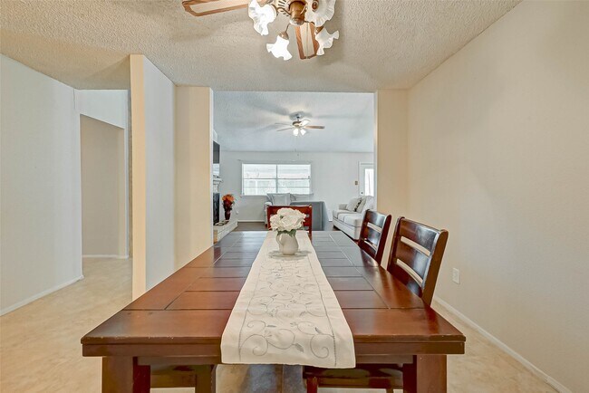 Building Photo - 16355 Sierra Grande Dr