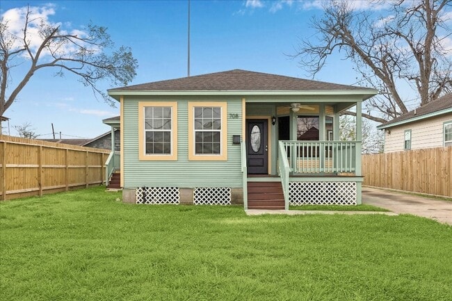 Building Photo - 708 E 32nd St