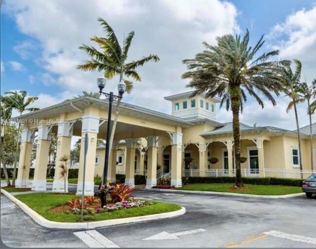 Building Photo - 133 SE 28th Ter