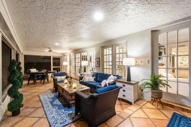 Building Photo - 18 Bristol Ln