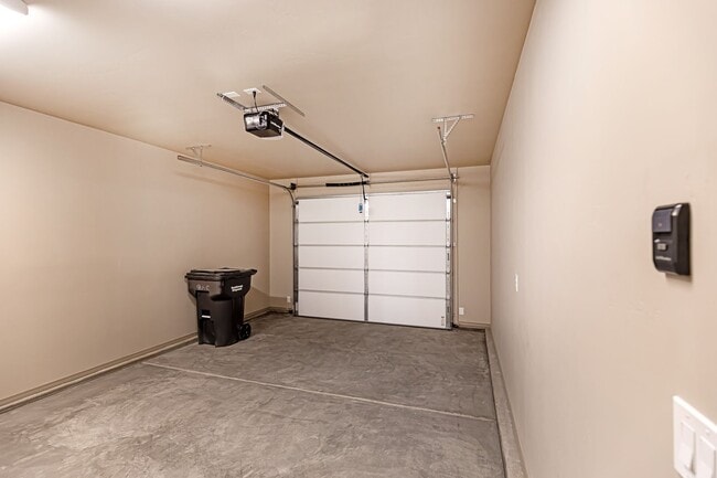 Building Photo - Fully Furnished