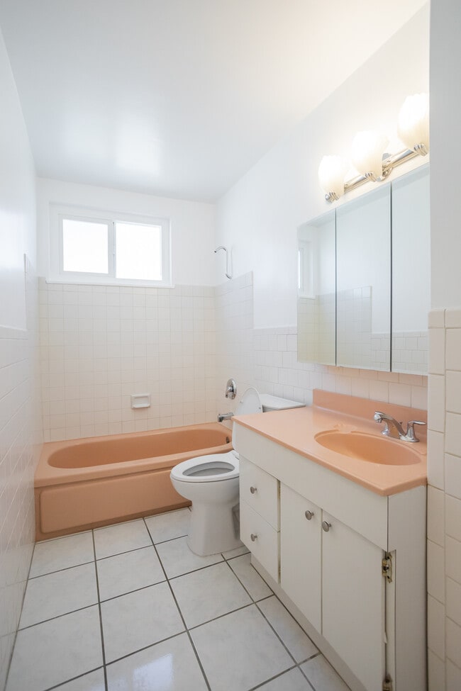 Building Photo - 11801 Rexford Rd