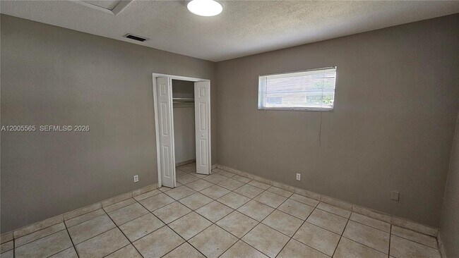 Building Photo - 5030 SW 26th Ave