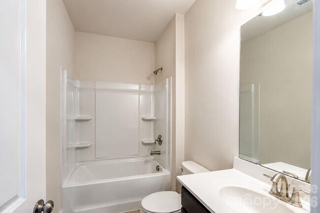 Building Photo - 104 Kentmore Dr