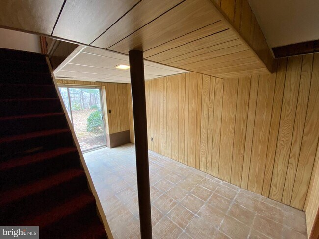 Building Photo - 219 Bells Hill Rd