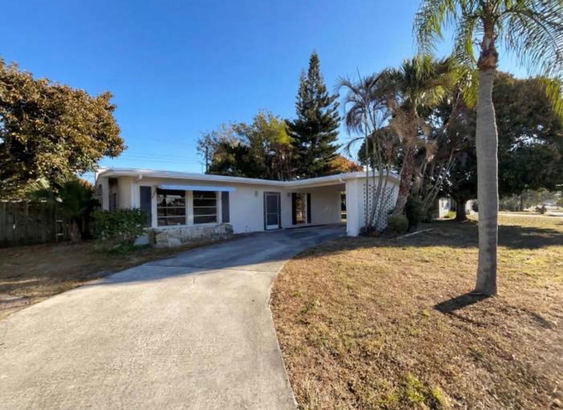 Building Photo - 141 SE Calmoso Dr