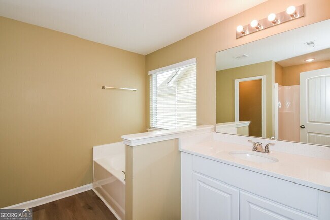 Building Photo - 526 Hill Crest Cir