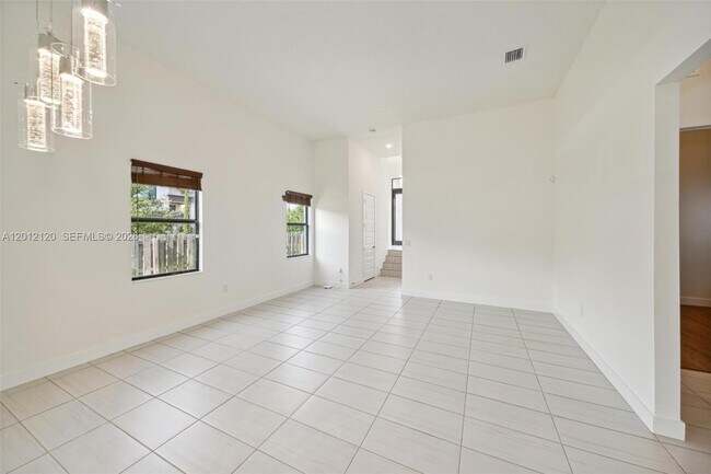Building Photo - 7635 NW 103rd Pl