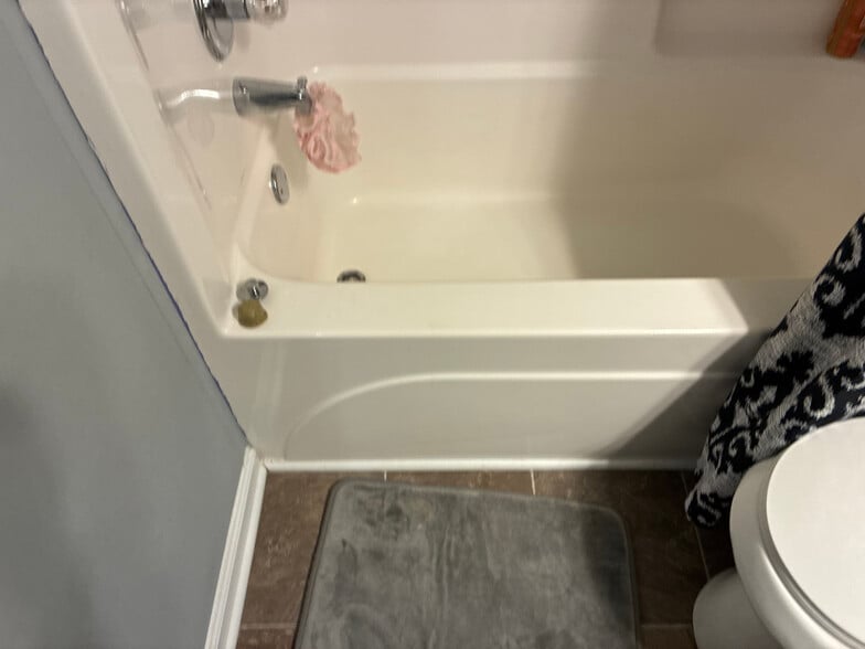 Building Photo - Room in House on Browns Mill Trail