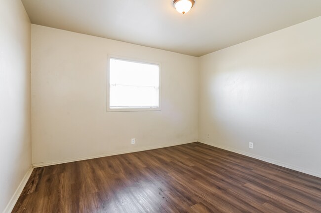 Building Photo - Charl Ann Apartments