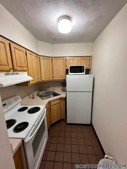 Building Photo - 81 Essex St