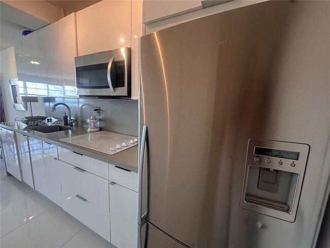 Building Photo - 100 Lincoln Rd