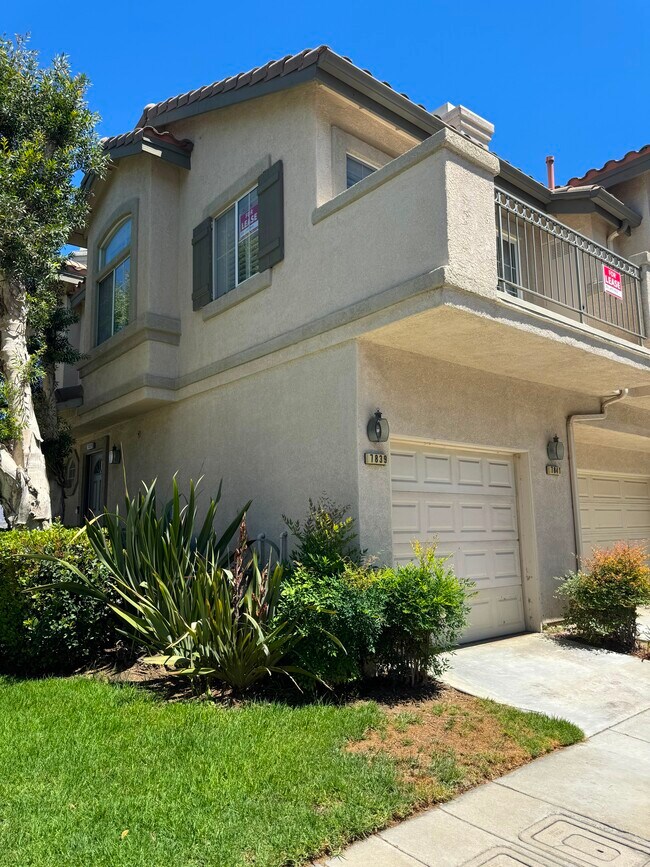 Building Photo - 7839 E Viewrim Dr