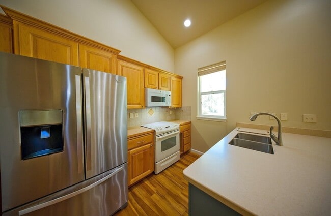 Building Photo - 716 N Vercler Rd