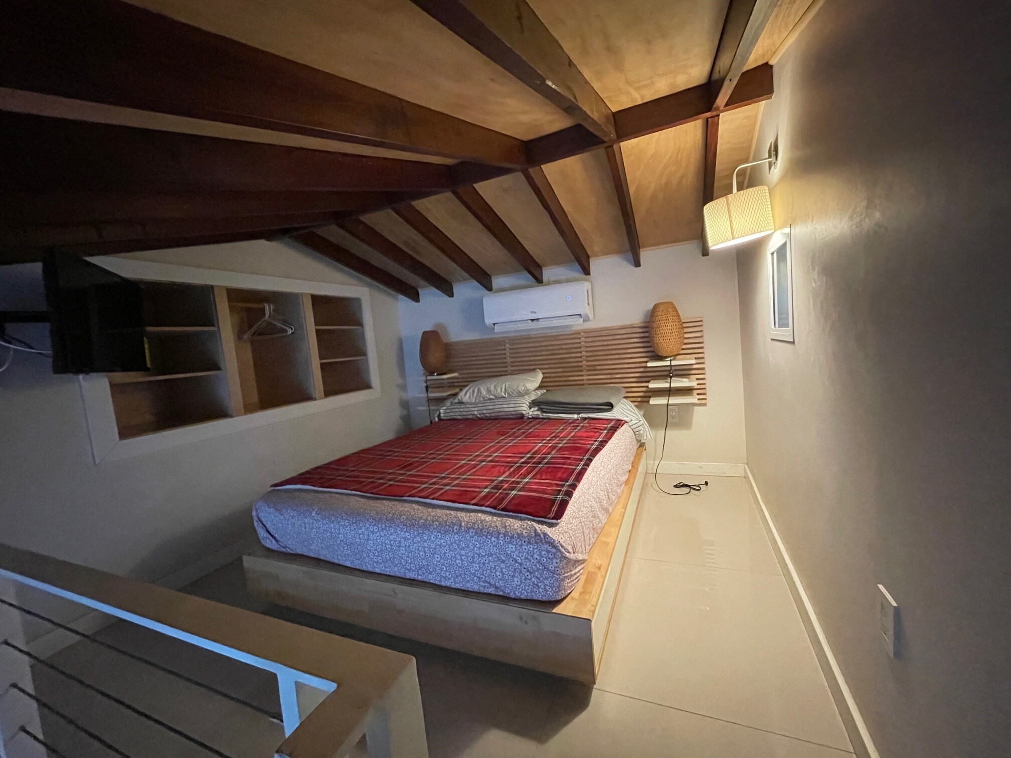 Guest Apartment Loft - 7820 Carlyle Ave