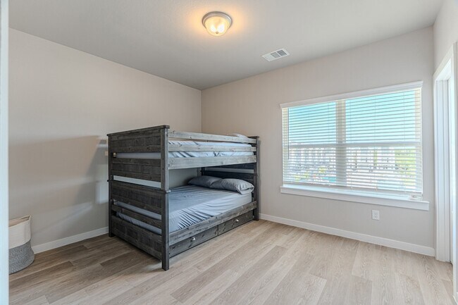 Building Photo - 494 S Centro Cir