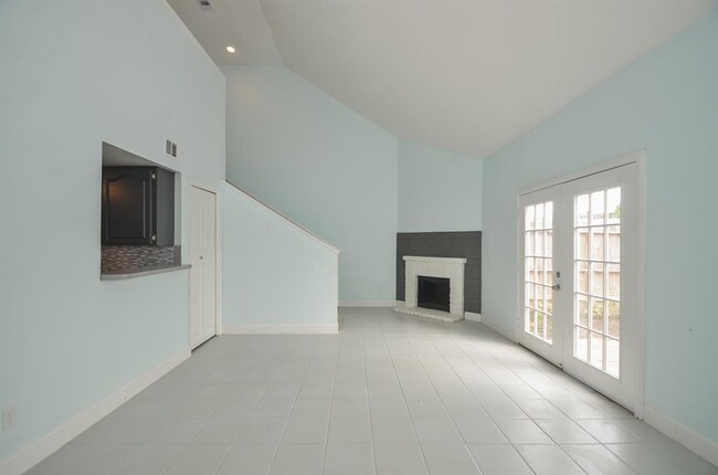 Building Photo - 5303 Lost Forest Dr