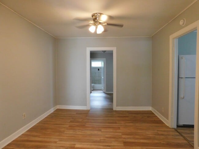 Building Photo - Cute 2-bedroom, 1 bath duplex near downtown.