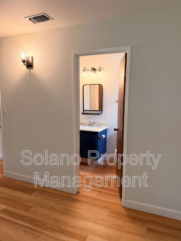 Building Photo - 950 Pembroke Way