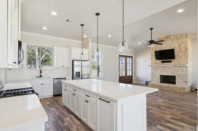 Building Photo - 1610 Newgulf Dr