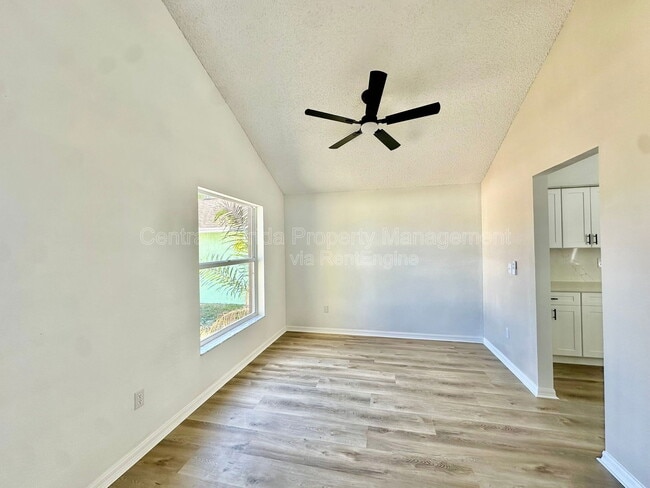 Building Photo - 3032 Bloomsbury Dr