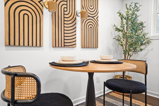 Building Photo - 1803 Neal Terrace