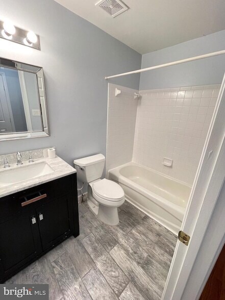 Building Photo - 11222 Bel Aire Ct