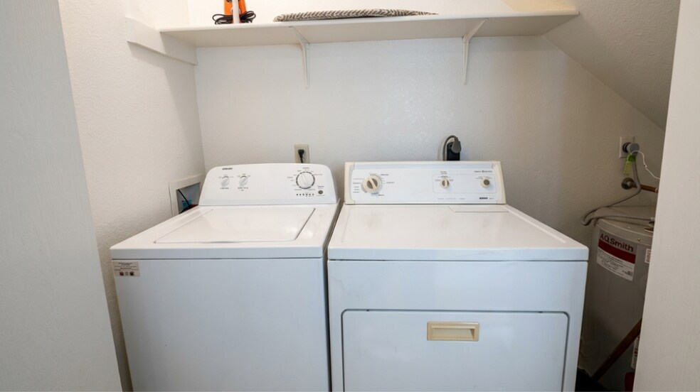Building Photo - 4406 Abigail Dr