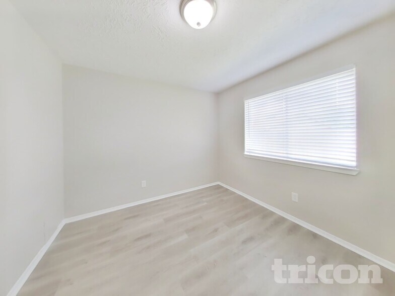 Building Photo - 14831 Waterside Dr