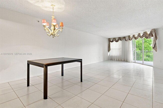Building Photo - 7647 Granville Dr