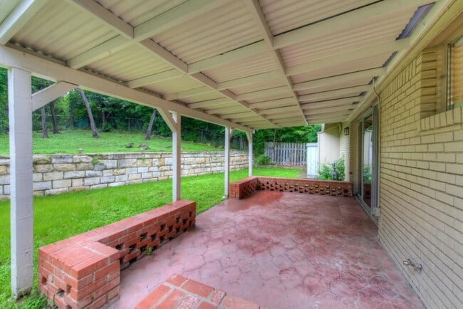 Building Photo - 401 Cherry Hill Dr