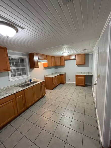 Kitchen - 229 W George St