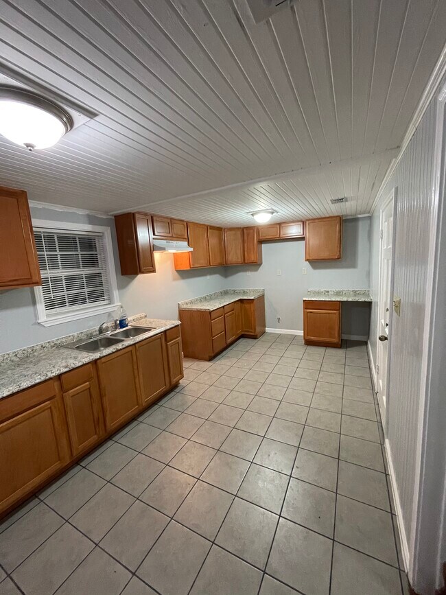 Kitchen - 229 W George St