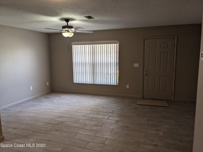 Building Photo - 152 E Towne Pl