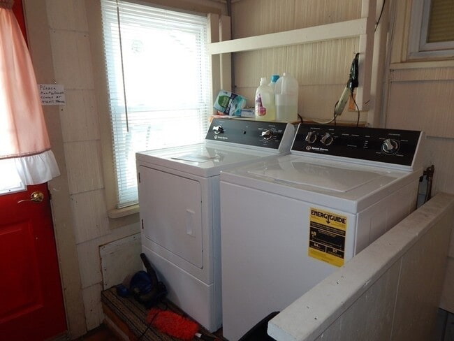 Building Photo - 71 Chapel St