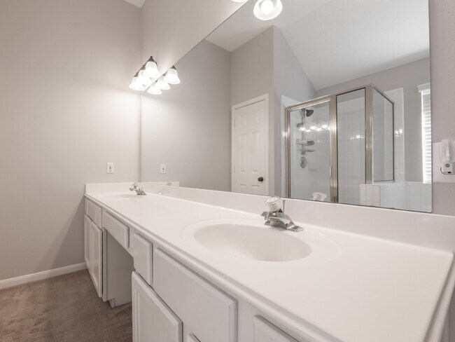 Building Photo - 12807 Village Way Dr