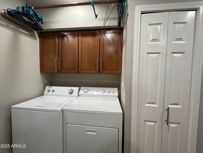 Building Photo - 15230 N Blackbird Dr